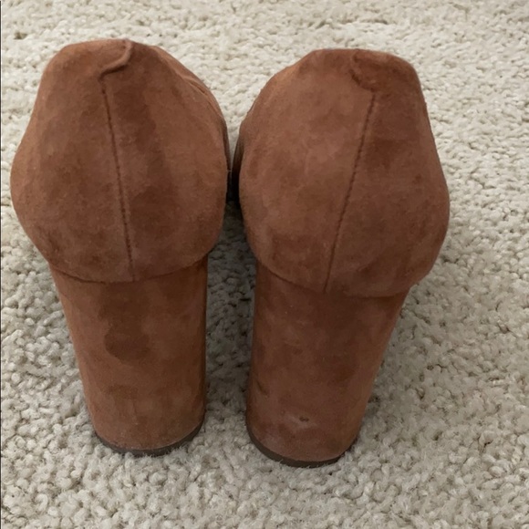 Banana Republic block heel brown suede heels - Picture 3 of 4